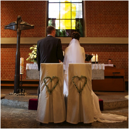 Das Hochzeitspaar vor dem Altar